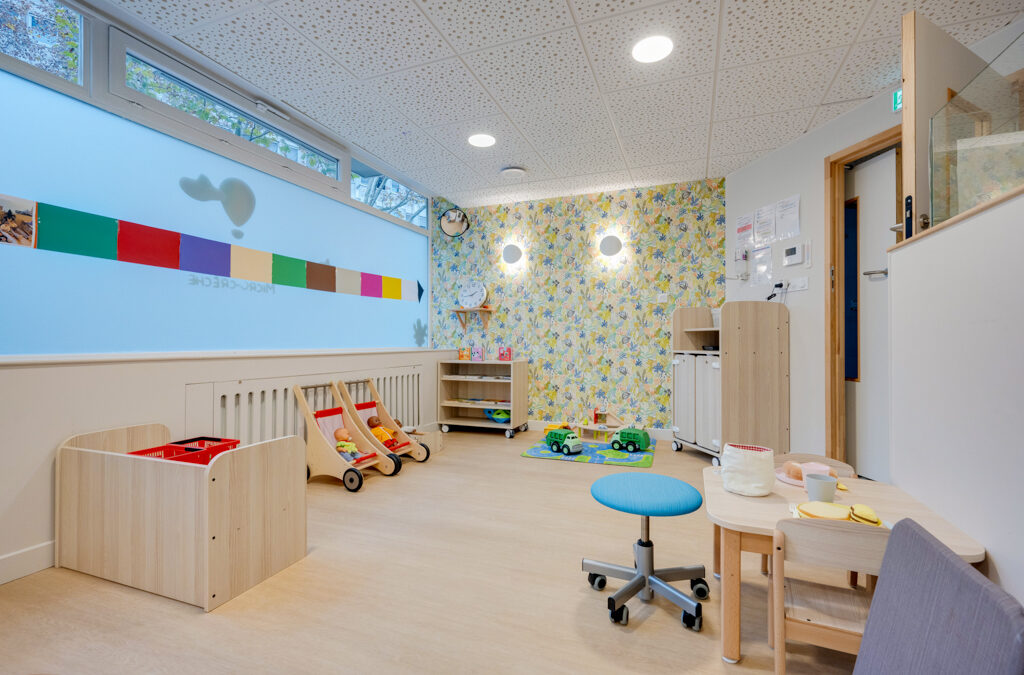 Les formations pour travailler en crèche : diplômes, VAE et passerelles